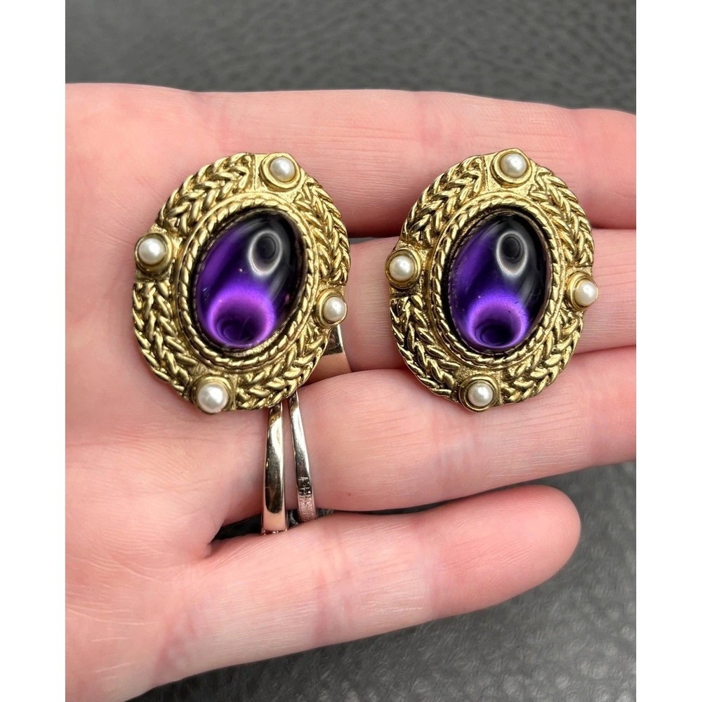 VTG 80s Gold Tone Purple Amethyst Cabochon Faux Pearl Runway Pierced Earrings
